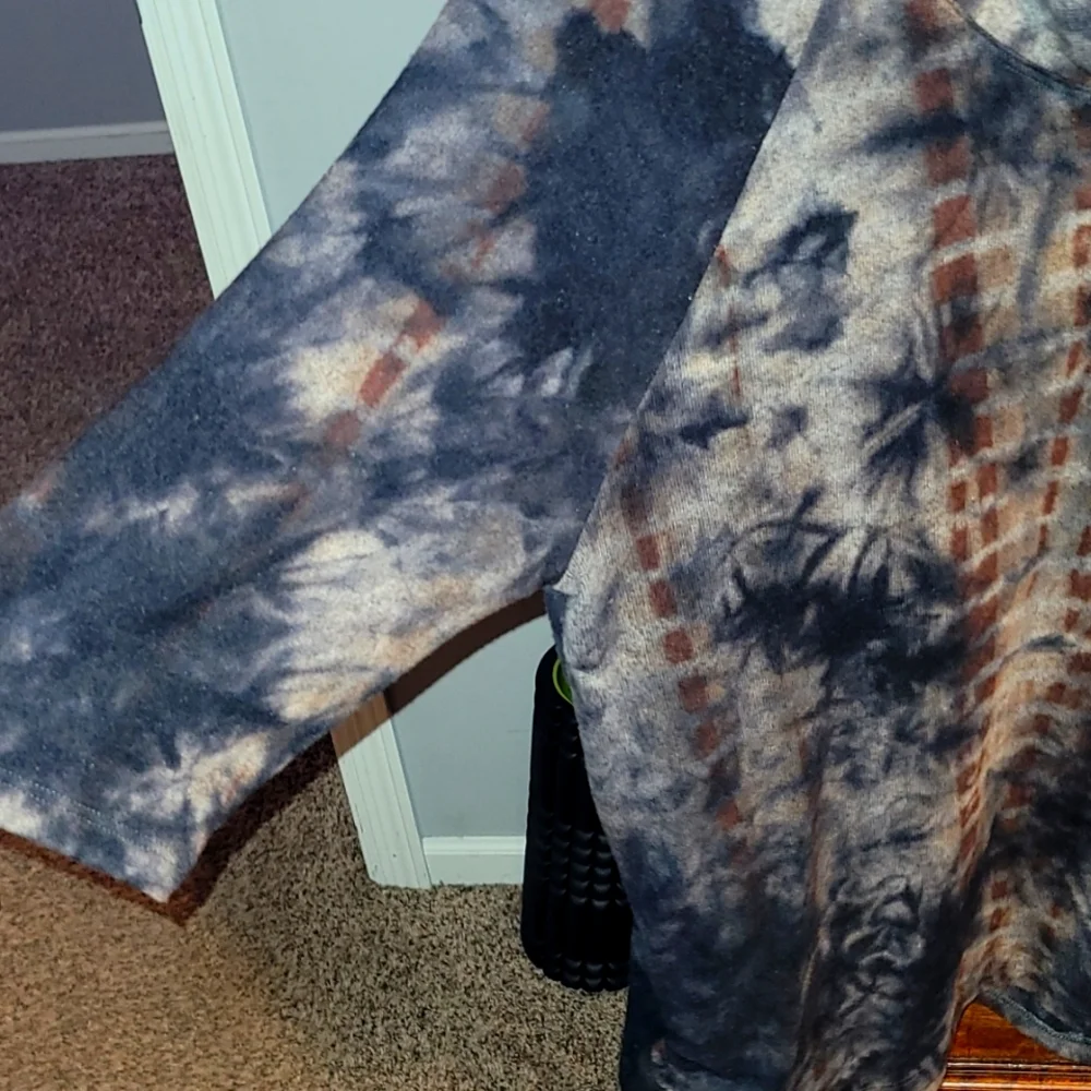 🖤Coin 1804 Gorgeous soft women's tie dye 3/4 sleeve. Cowl neck SZ XLG!!!🖤